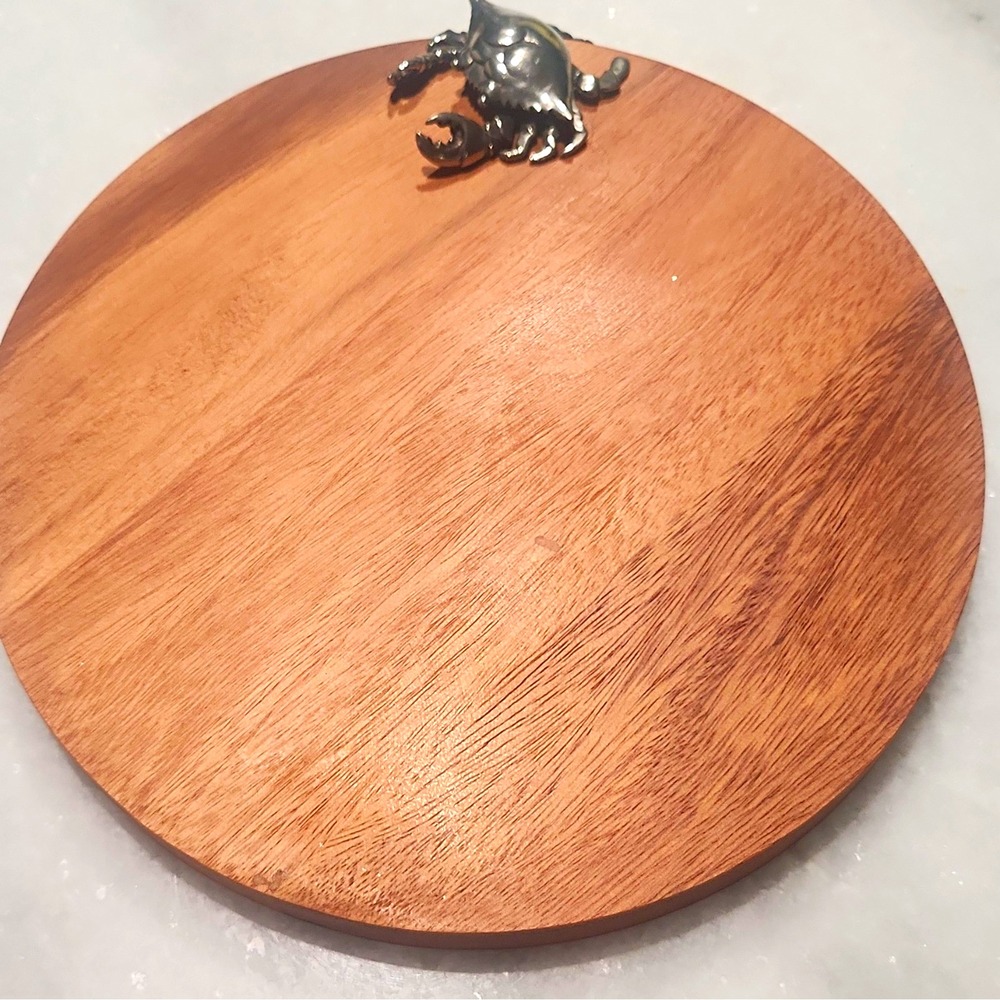 NEW Vagabond House 10-in Round Wood Cutting Board w/Metal Crab Accent IN BOX